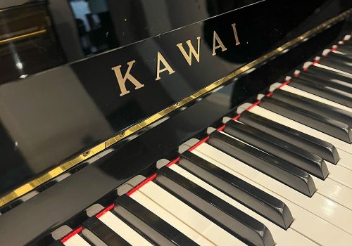 Piano-Kawai-Modelo-KU1_02