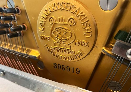 Piano-Kawai-Modelo-KU1_03