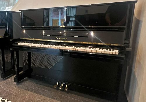 Piano Yamaha U1
