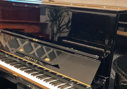 Piano Yamaha U1