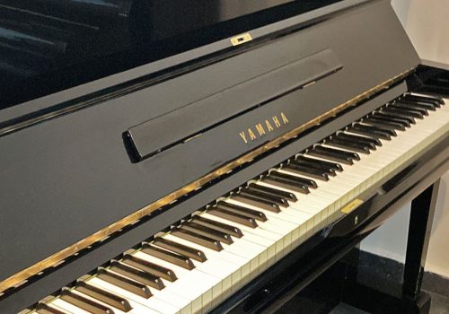 Piano Yamaha U1